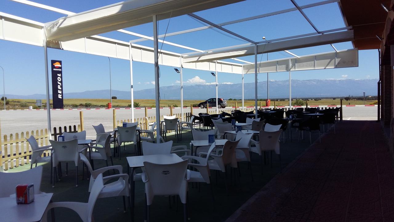 Area De Servicio Los Cerrillos Peraleda de la Mata Extérieur photo
