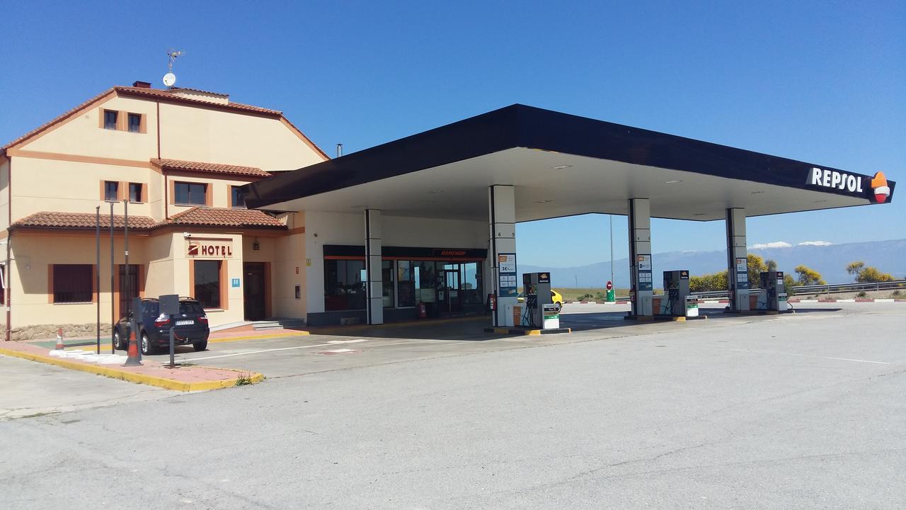 Area De Servicio Los Cerrillos Peraleda de la Mata Extérieur photo